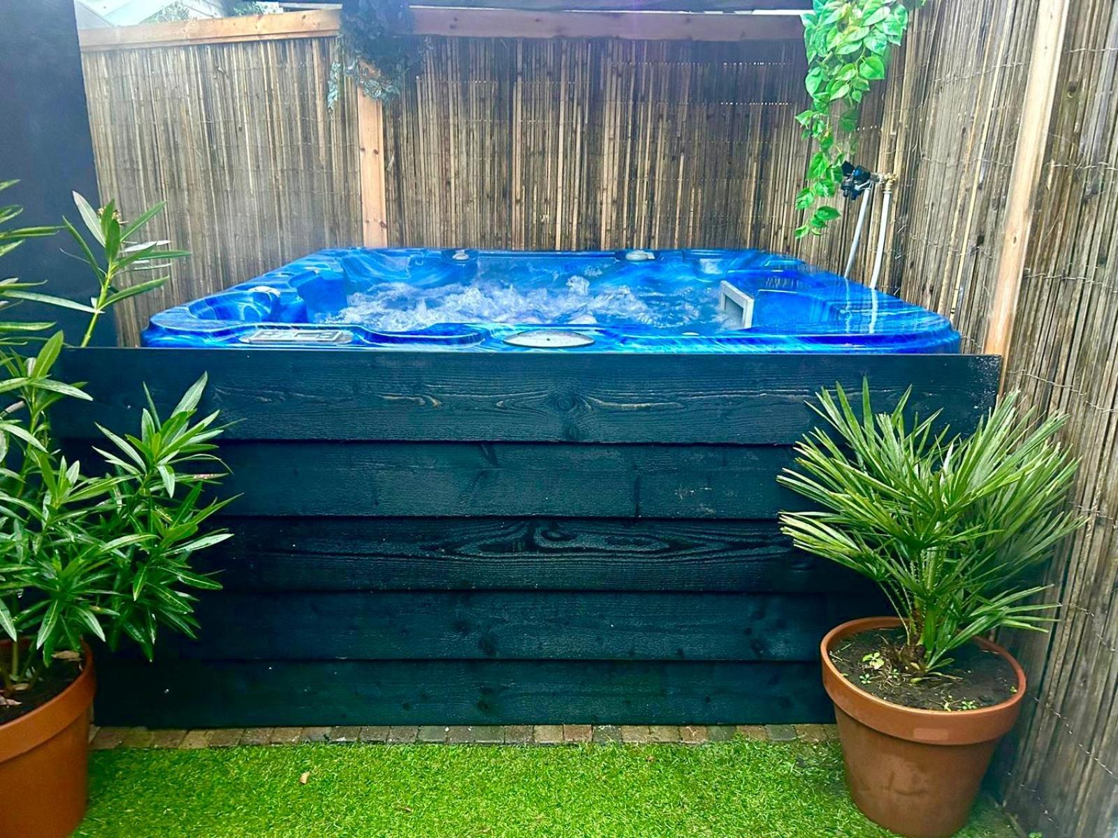 Jungle Style Lodge With Jacuzzi ,Sauna And Garden Near Amsterdam Vijfhuizen Екстер'єр фото